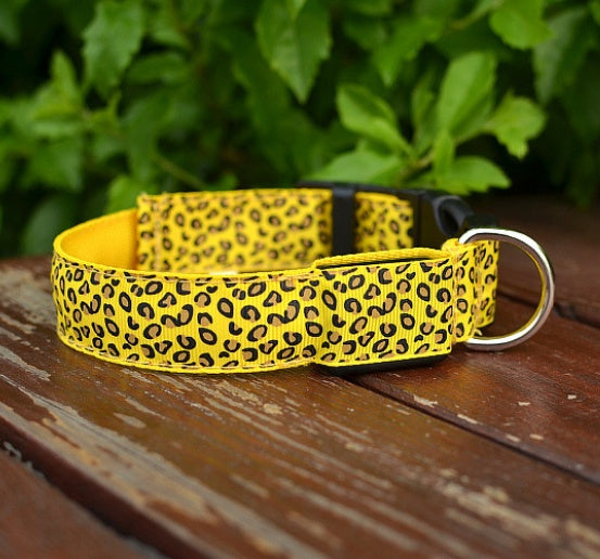 Collar LED para Perros Leopardo - Seguridad Nocturna Ajustable